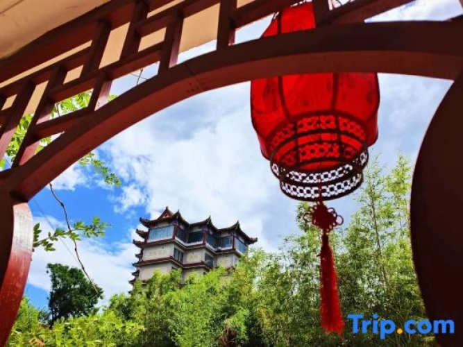 Longmai Hot Spring Bamboo Forest Private Soup Hotel
