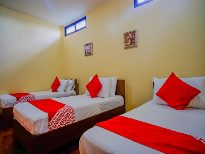 Standard Triple room