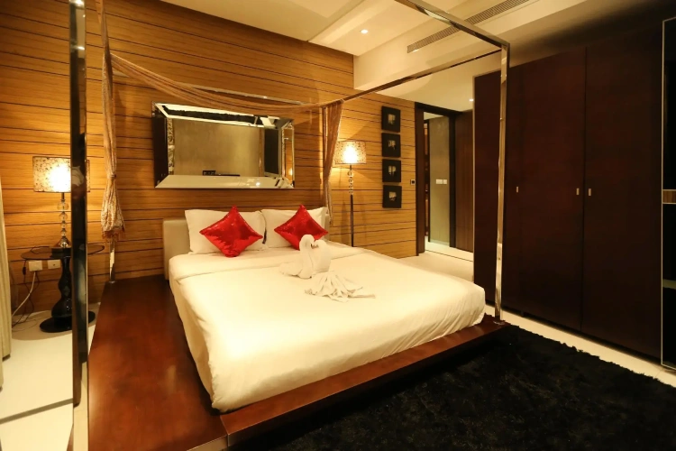 Deluxe Double room with city view