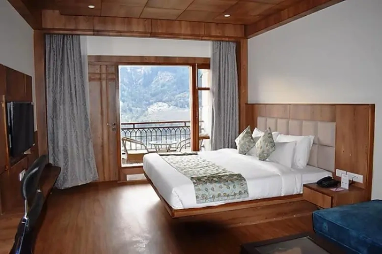 Standard Double Club room with balcony