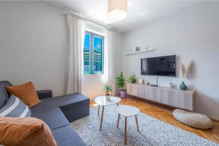 51 Street Apartment