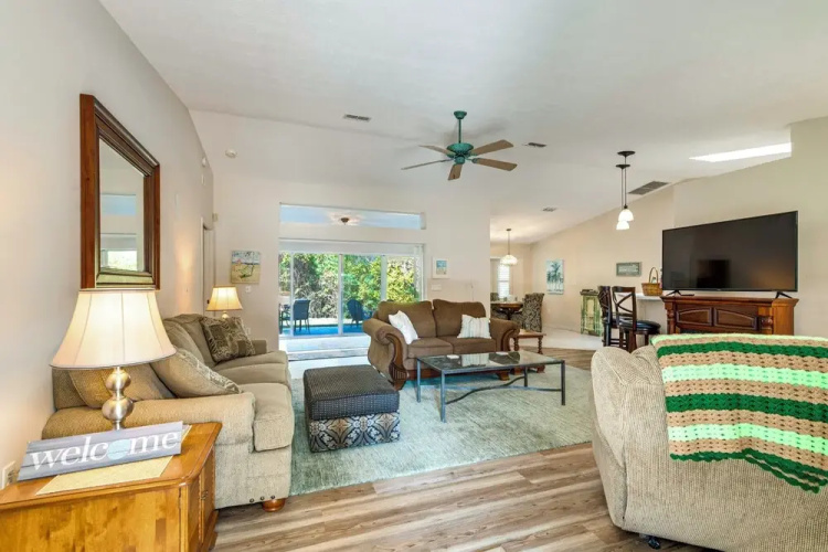 Suntan, Splash & Score: Family Home in Hernando
