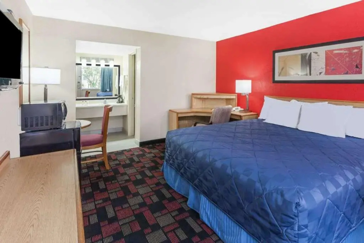 Ramada By Wyndham Clinton