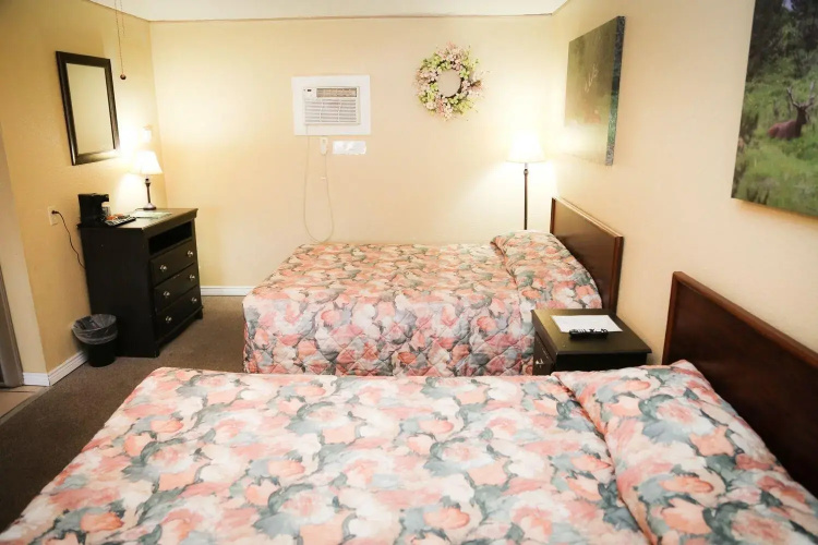 Minecart Motor Lodge