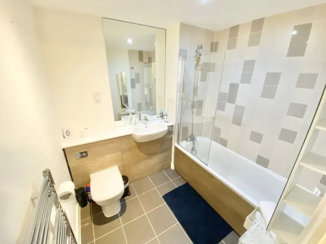 2-bed Apartment Parking Deep Cleaned Professionally