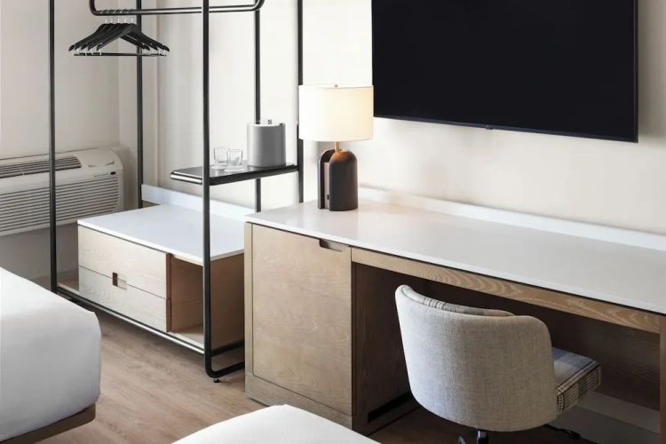 Standard Quadruple room with city view