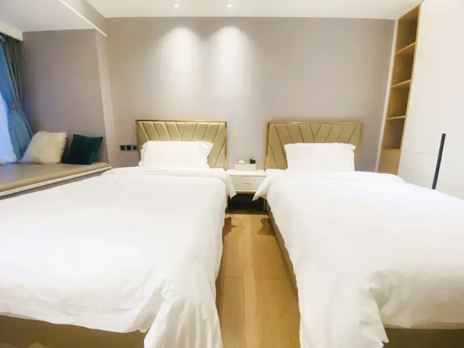 Rho Hotel
