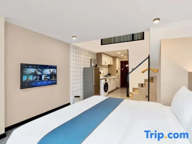 Deluxe Triple Family Suite