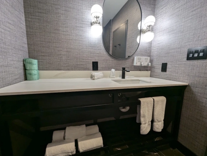 Deluxe Quadruple Suite with city view