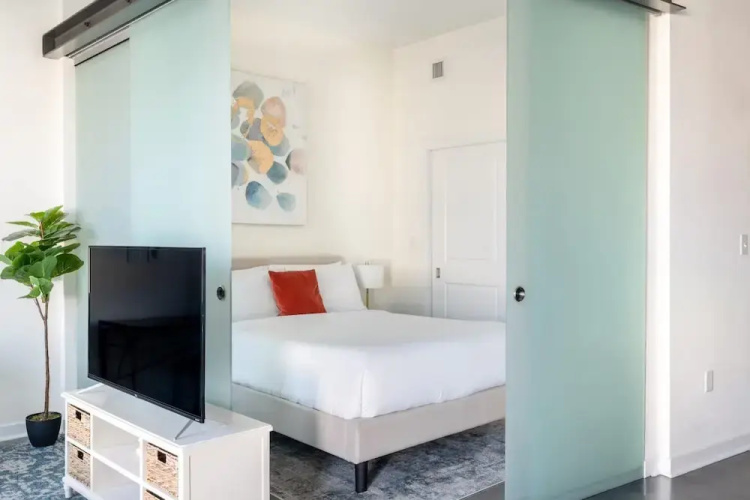 Kasa Inviting Studio Work Friendly Alexandria