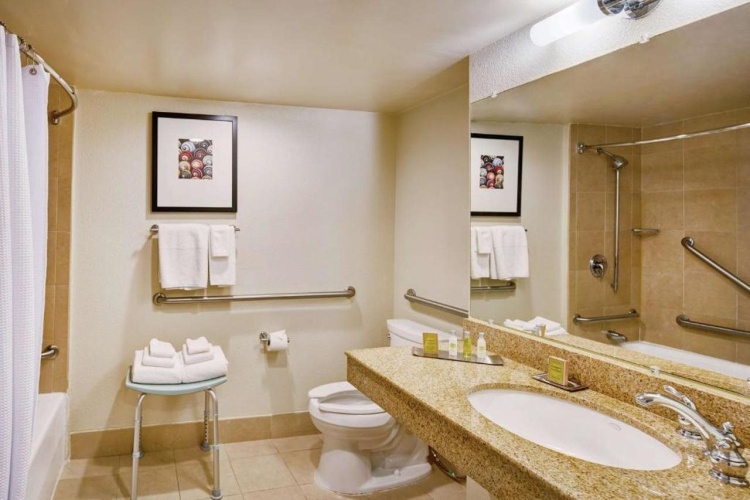 DoubleTree by Hilton Hotel Berkeley Marina photo 10