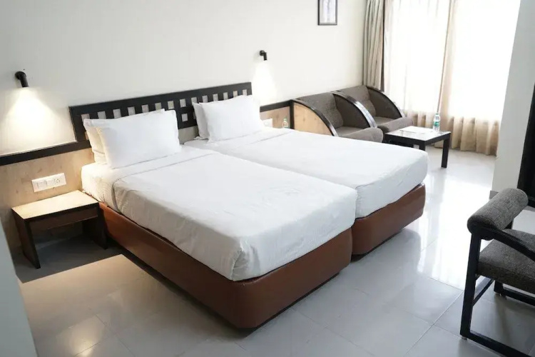 Metropolis Hotel