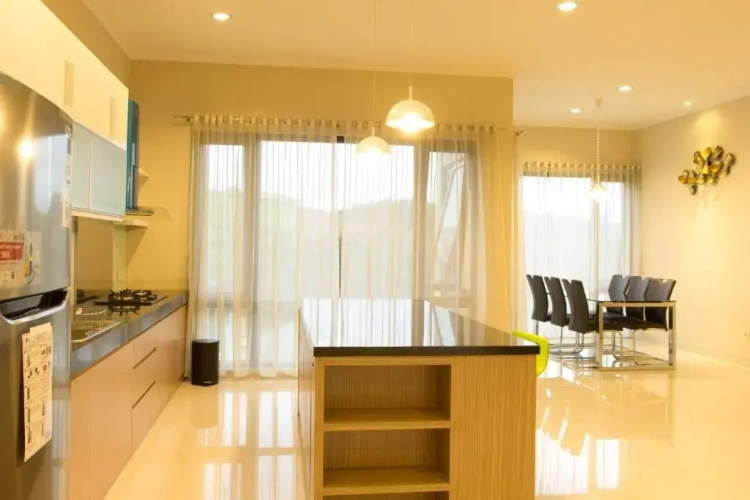 5 Bedrooms Villa