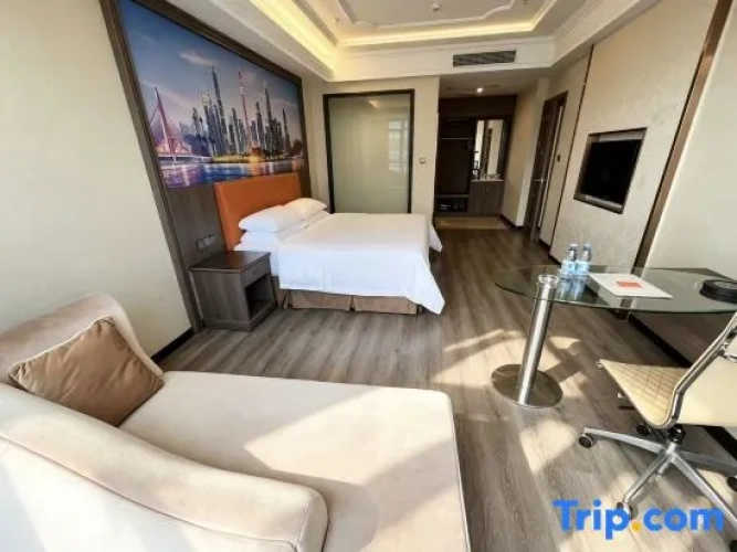 1 Bedroom Deluxe Suite with view