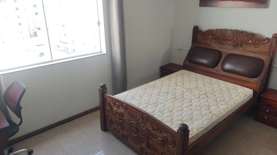 Apartamento vista para o mar, com suíte, elevadores e garagem