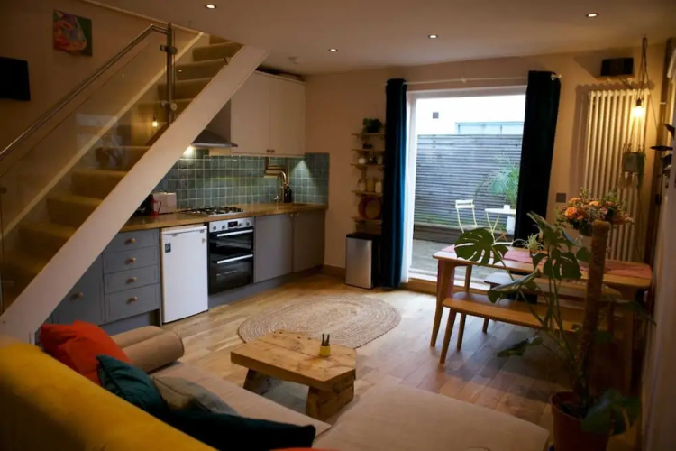 Inviting & Secluded 1BD House w/ Patio - Peckham!