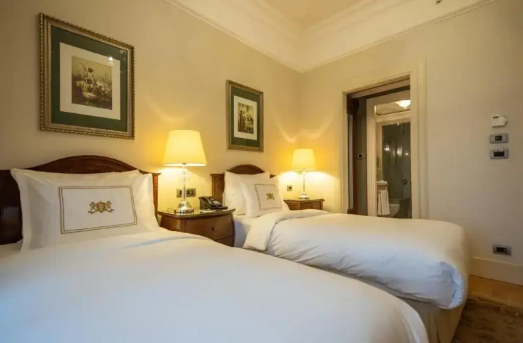 Deluxe Pera view Twin room