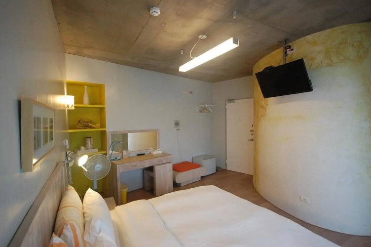 Orange Moon Inn