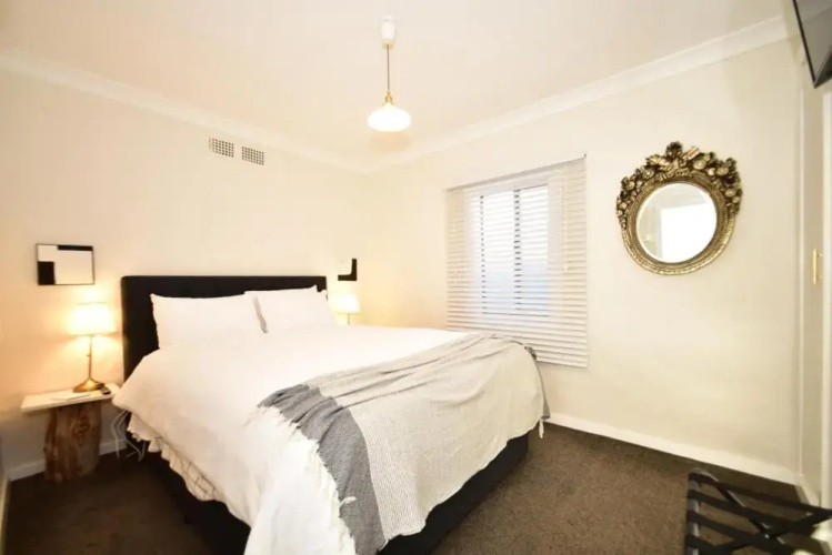Macleay Cottage with plunge pool and local arts