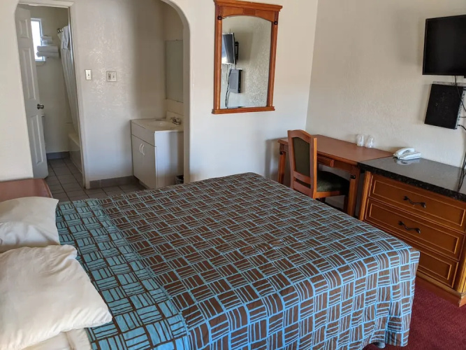 Deluxe Inn