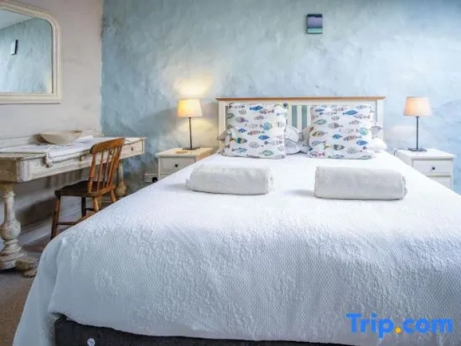 3 Bedrooms Apartment