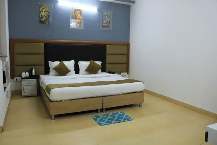 Vinayak Stay Sector 43