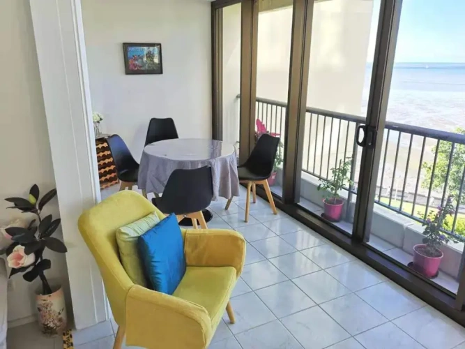 2 Bedrooms Apartment with ocean view