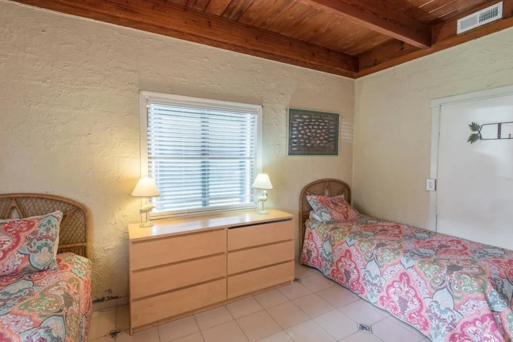 4 Bedrooms Family Cottage with sea view