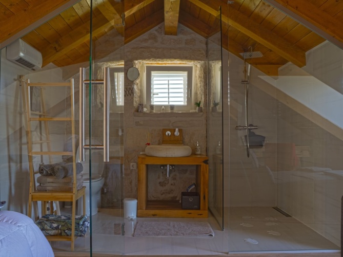 Vrnik Arts Club - Korčula