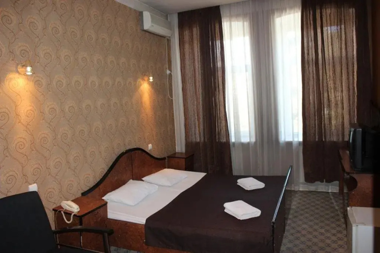 BY Universal Hotel