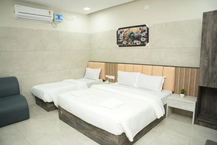 Standard Triple room