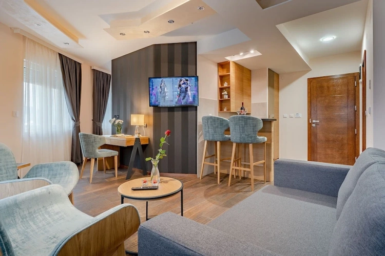1 Bedroom Deluxe Suite