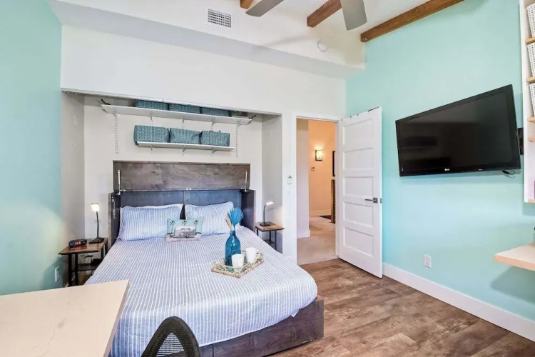 Fresh & Modern 3 BDR Just Blocks From Beach!