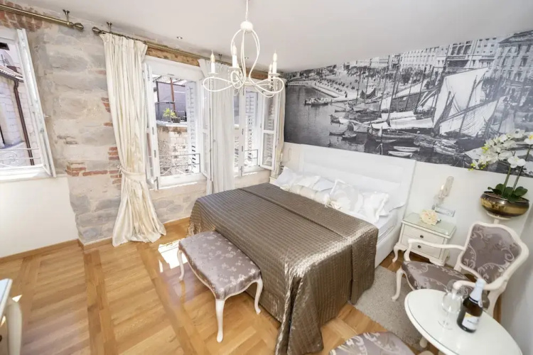 Gothic Palace - Luxury Rooms