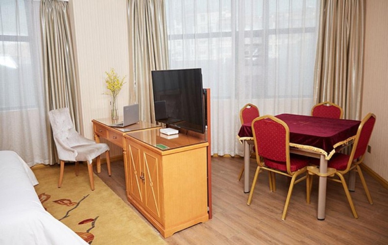 Standard Twin room with street view