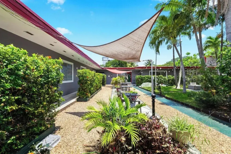Cozy Studio in Hollywood, FL - Pet Friendly & Parking