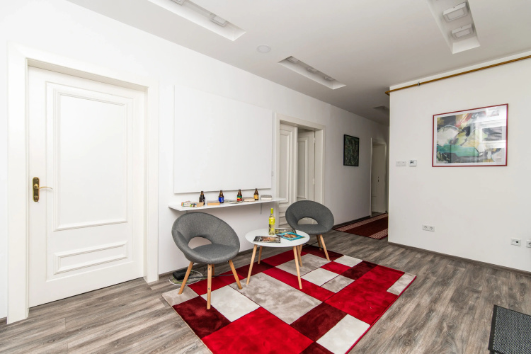 150sqm Apartment With 4 Units Great FOR Groups