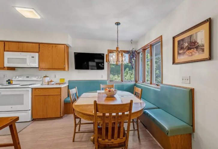 4 Bedrooms Cottage