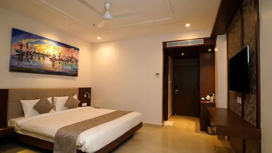 Swarna Hotel & Resort