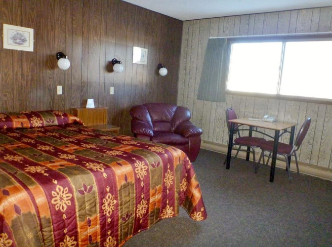 Snowshoe Inn