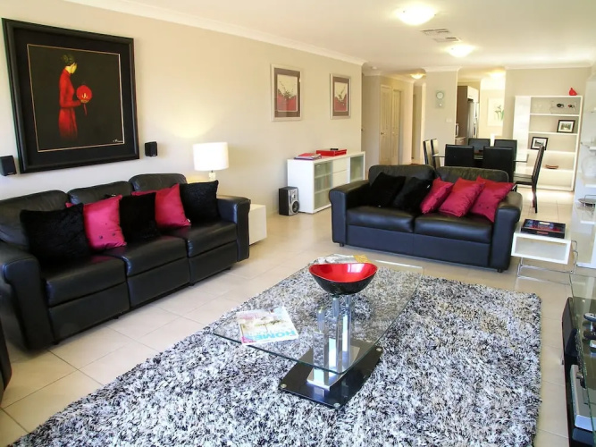 Lagoons Estate, 5 Lamandra Crescent,