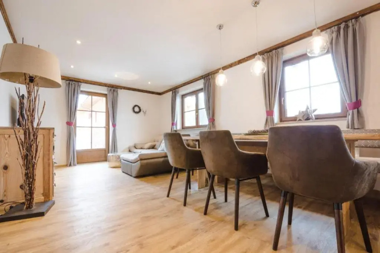 Chalet im Dorf