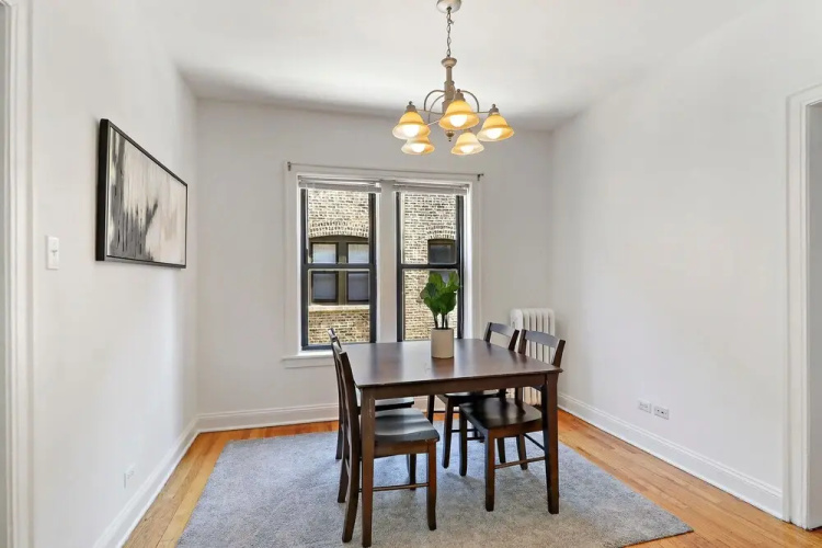 Darling 1BR Apartment in Lakeview