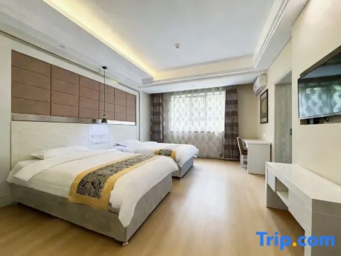 Quadruple Family Suite