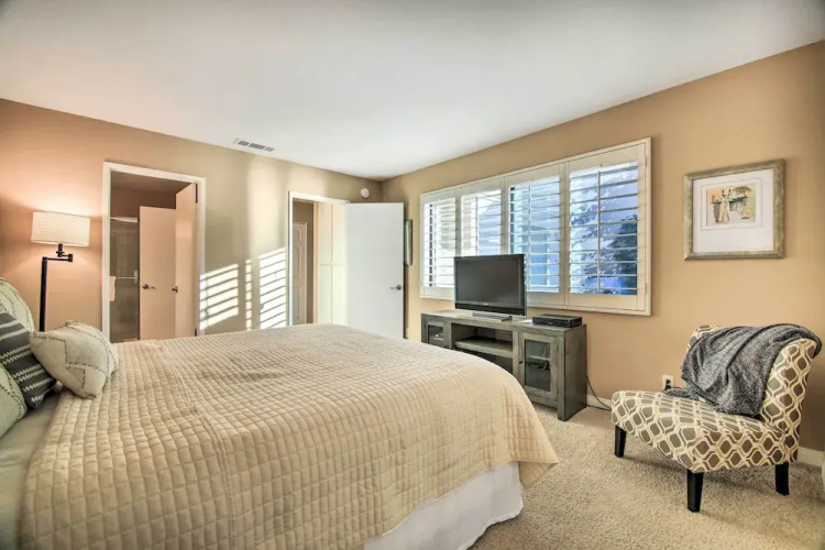 6 Mi to El Paseo: Gem w/ Pool Access!