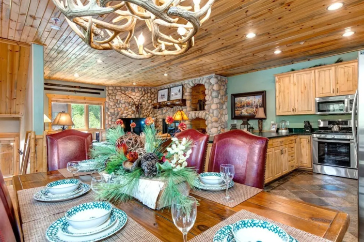 Timber Wolf Lodge by KBM