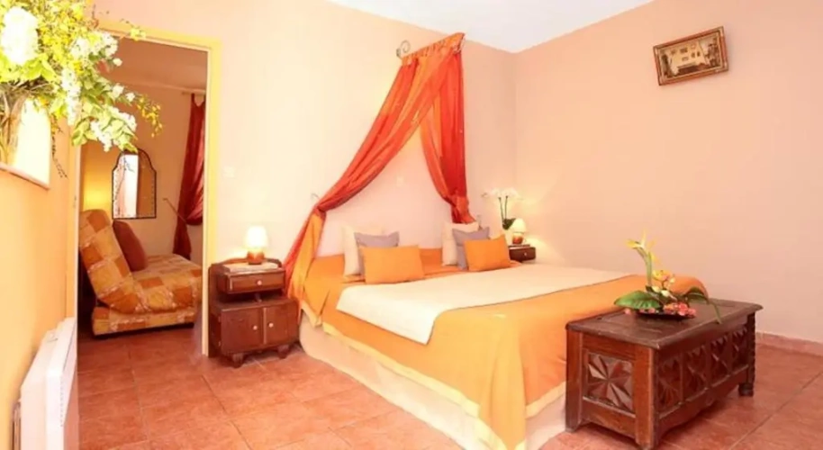 Standard Triple room