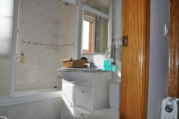 3 Bedrooms Cottage
