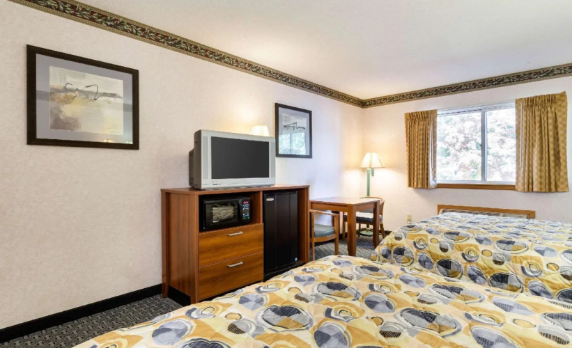 Econo Lodge West Springfield Hwy 5