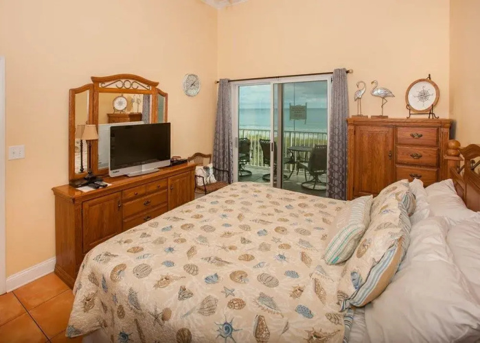 Crystal Shores 204
